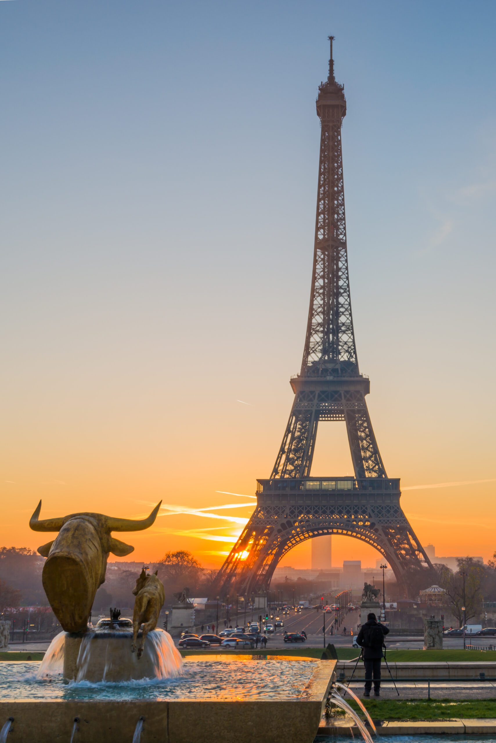 The Eiffel tower at sunrise in Paris